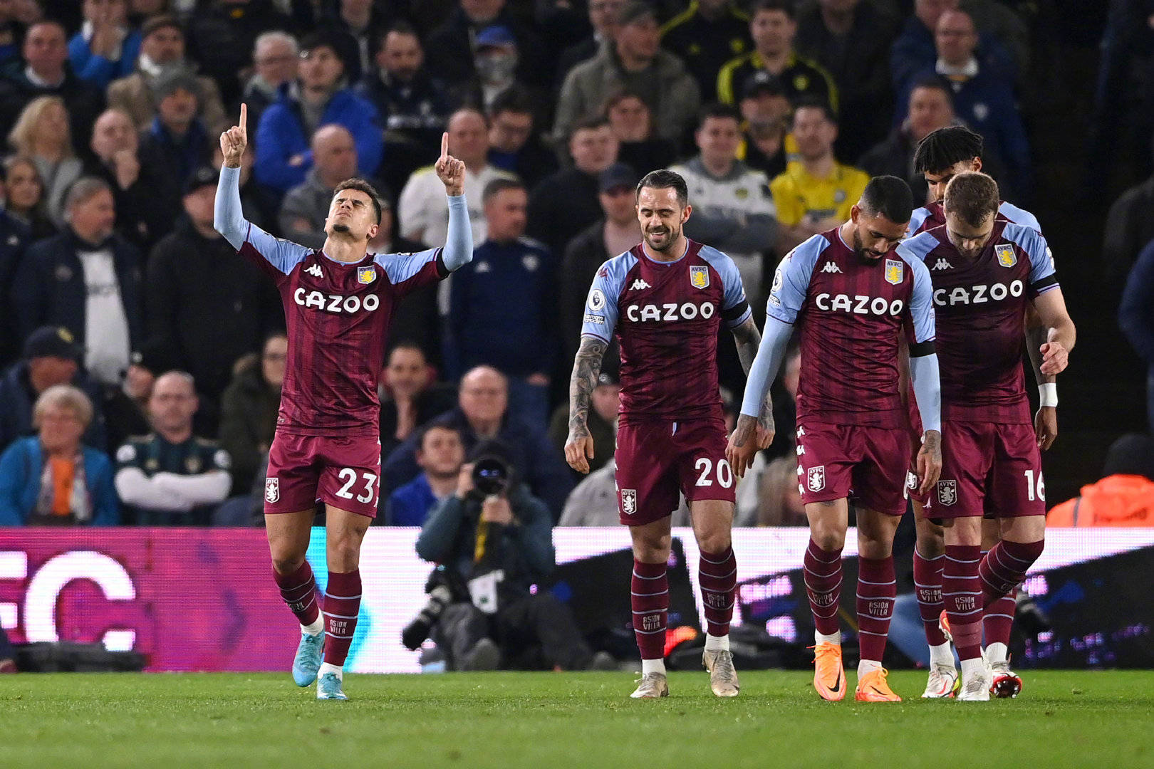 典的多人在 典的多人在